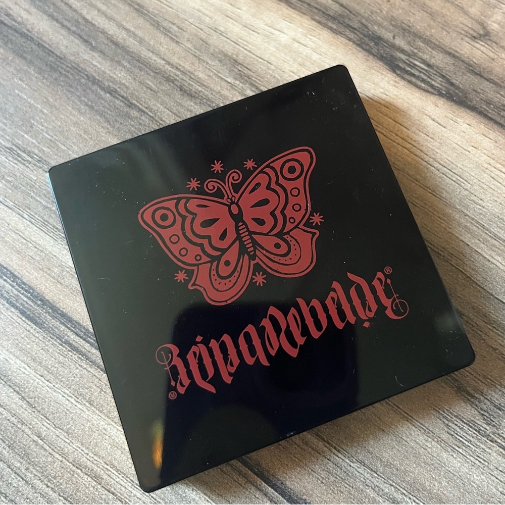 Reina Rebelde Eyeshadow Palette - Picture 3 of 5